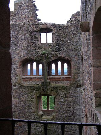 die Burgruine Hohengeroldseck